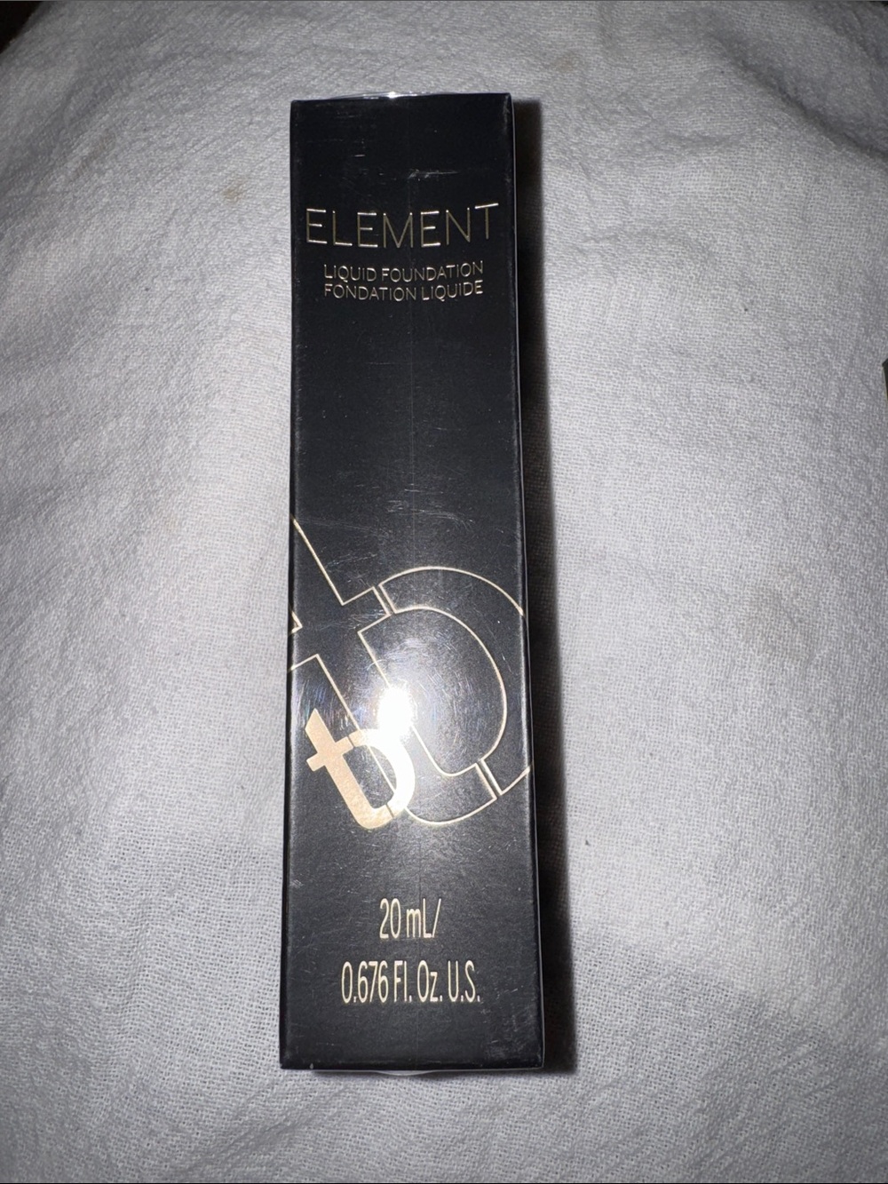 Element Liquid Foundation Shade 120- Black & Gold Box